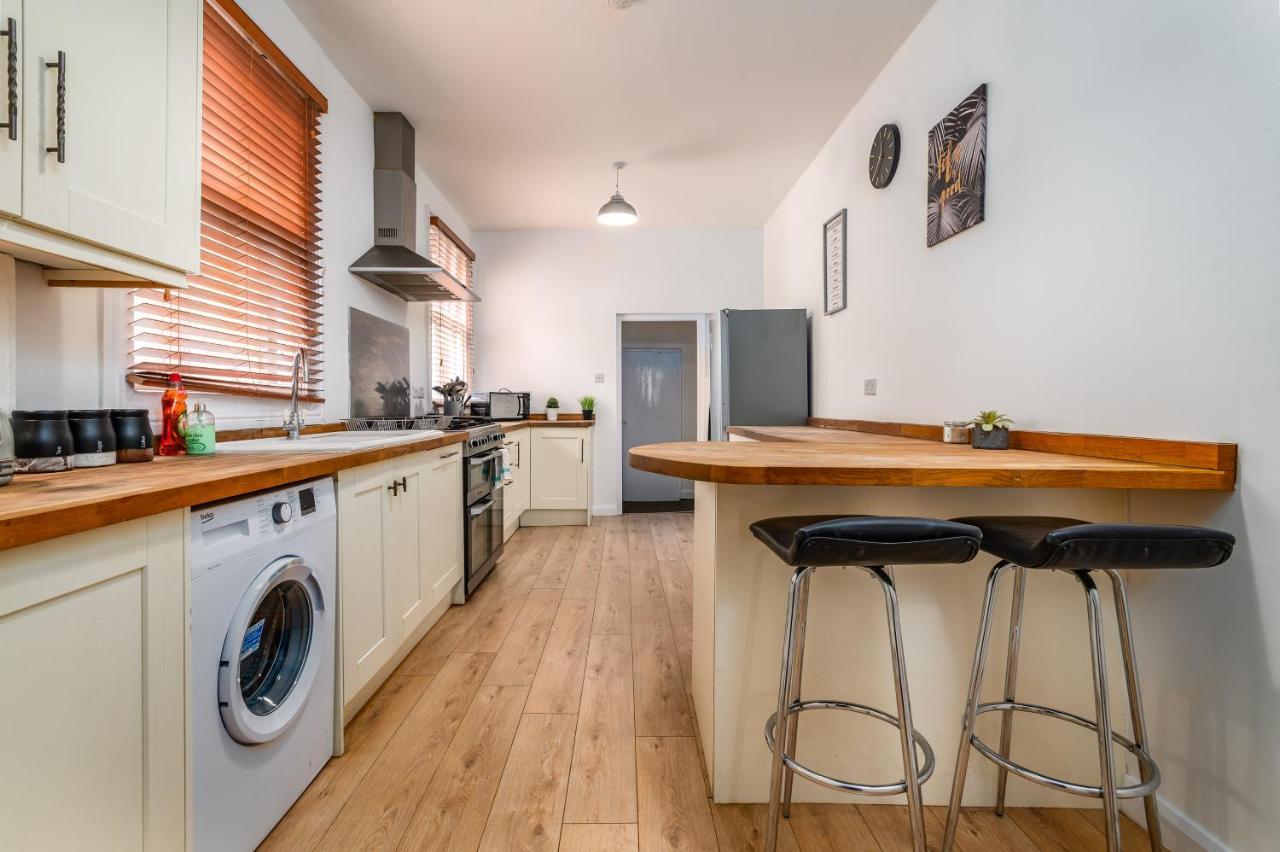Spacious Contractor House For Large Groups - Private Parking Northampton Zewnętrze zdjęcie
