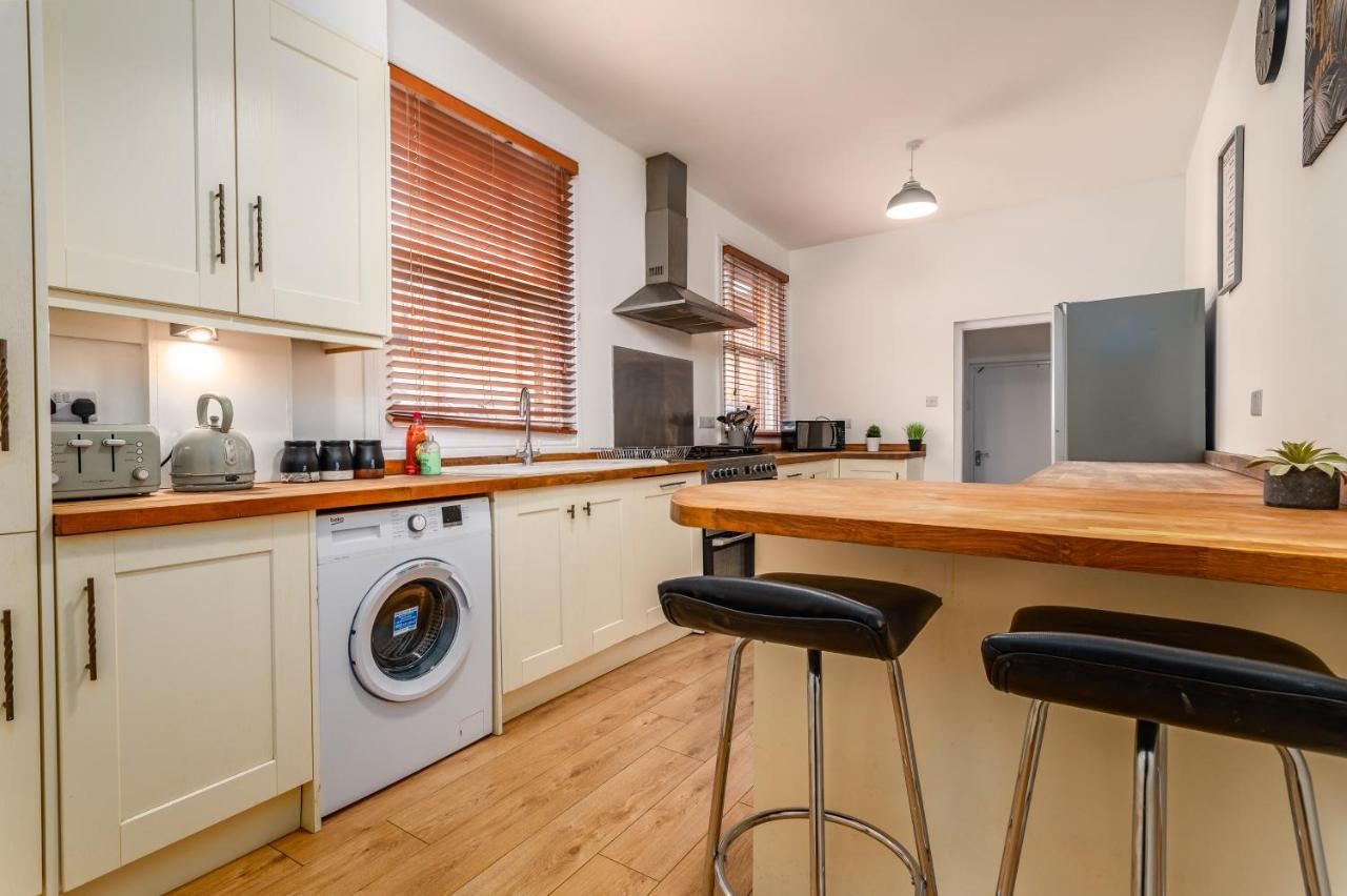 Spacious Contractor House For Large Groups - Private Parking Northampton Zewnętrze zdjęcie