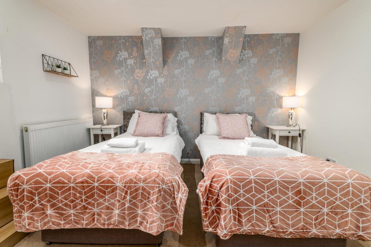 Spacious Contractor House For Large Groups - Private Parking Northampton Zewnętrze zdjęcie