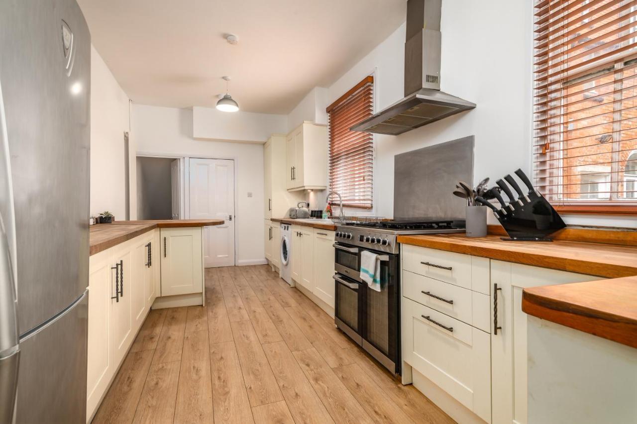 Spacious Contractor House For Large Groups - Private Parking Northampton Zewnętrze zdjęcie